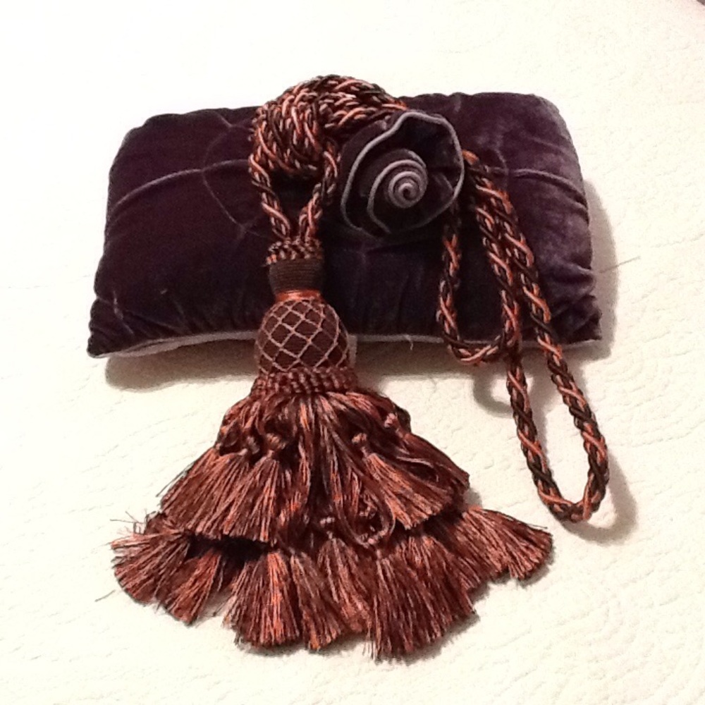 Large rope loop tassel